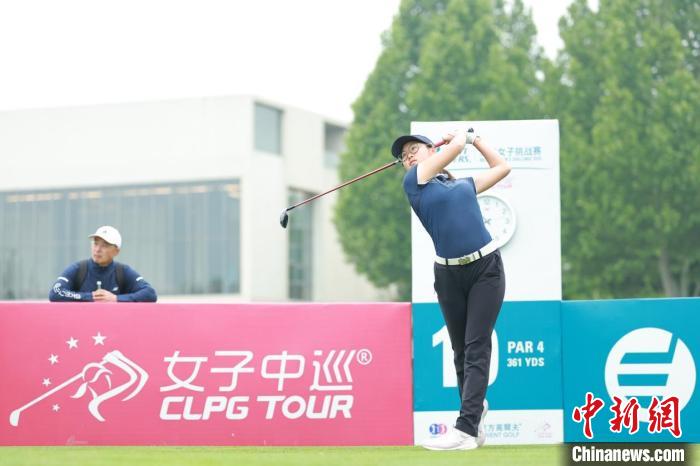 王梓萱首轮67杆领跑北京女子职业高尔夫挑战赛，