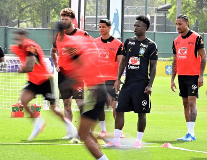 维尼修斯训练未参与完整合练或缺席巴西国家队