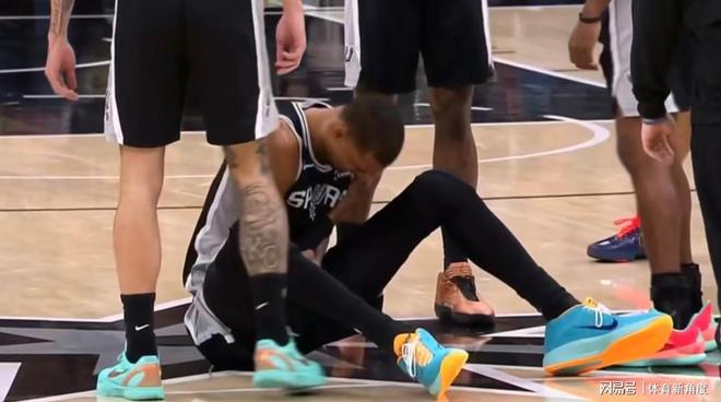 文班亚马肋骨挫伤退赛 乔治犯规引争议
