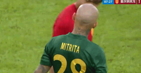 浙江外援红牌争议引舆论风暴，米特里策道歉遭
