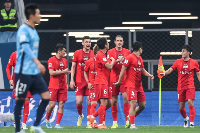 大连英博绝杀河南队登顶积分榜